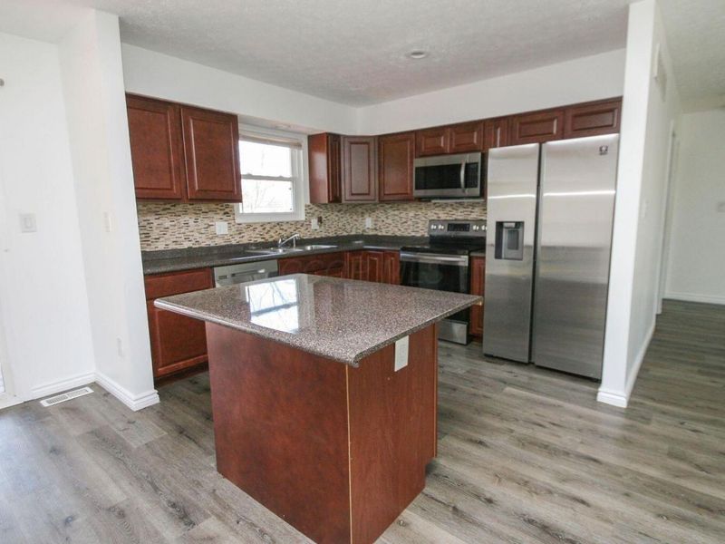 1080 Arapaho Avenue , Worthington, OH 43085 Photo 3