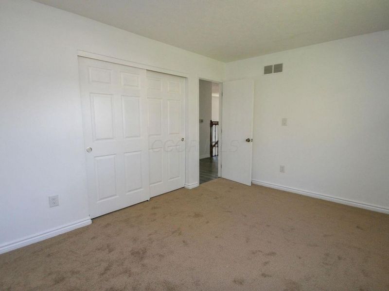 1080 Arapaho Avenue , Worthington, OH 43085 Photo 9