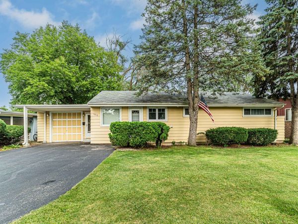 1417 N Wilke Road , Arlington Heights, IL 60004