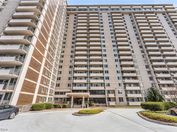 12900 Lake Avenue, Unit 320, Lakewood, OH 44107