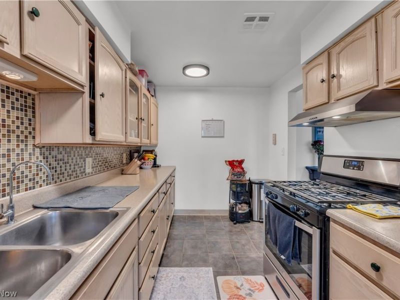 12900 Lake Avenue, Unit 320, Lakewood, OH 44107 Photo 11