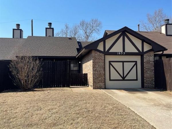1633 Queens Towne, Midwest City, OK 73130
