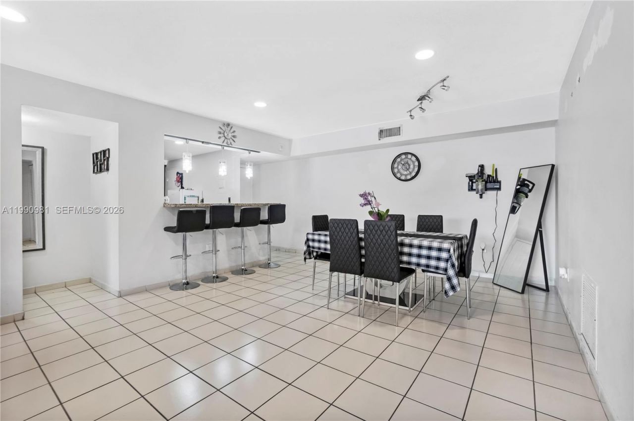 9403 SW 76th St , Unit Y17, Miami, FL 33173 Photo