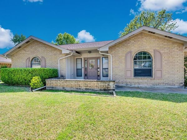 1022 Byron Lane, Arlington, TX 76012