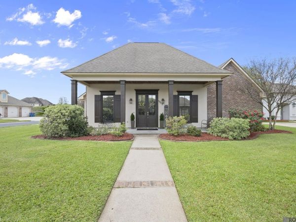 13573 Bluff Point Dr, Geismar, LA 70734