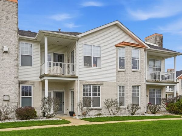 244 Adams Pointe Blvd, Unit 10, Mars, PA 16046