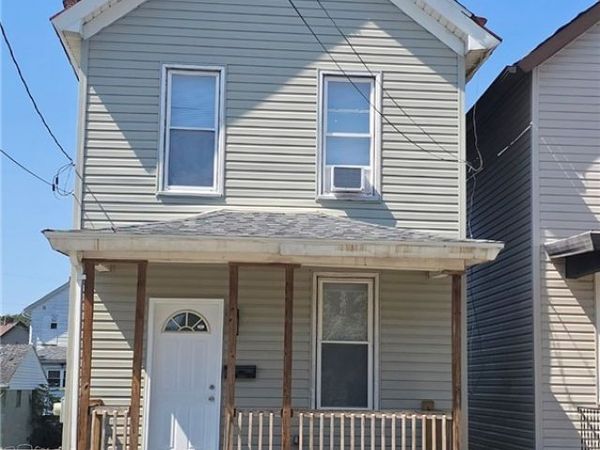 113 1/2 13th St, Jeannette, PA 15644