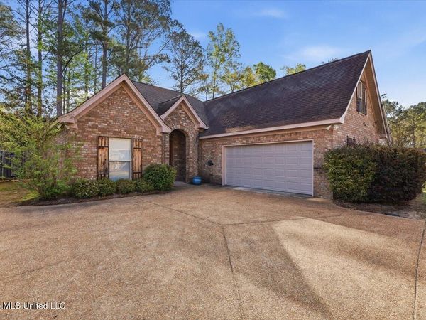 133 Meadowcreek Drive, Brandon, MS 39042