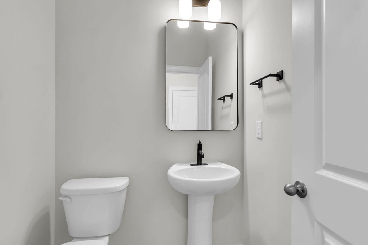 768 Maynard Lane Photo 8