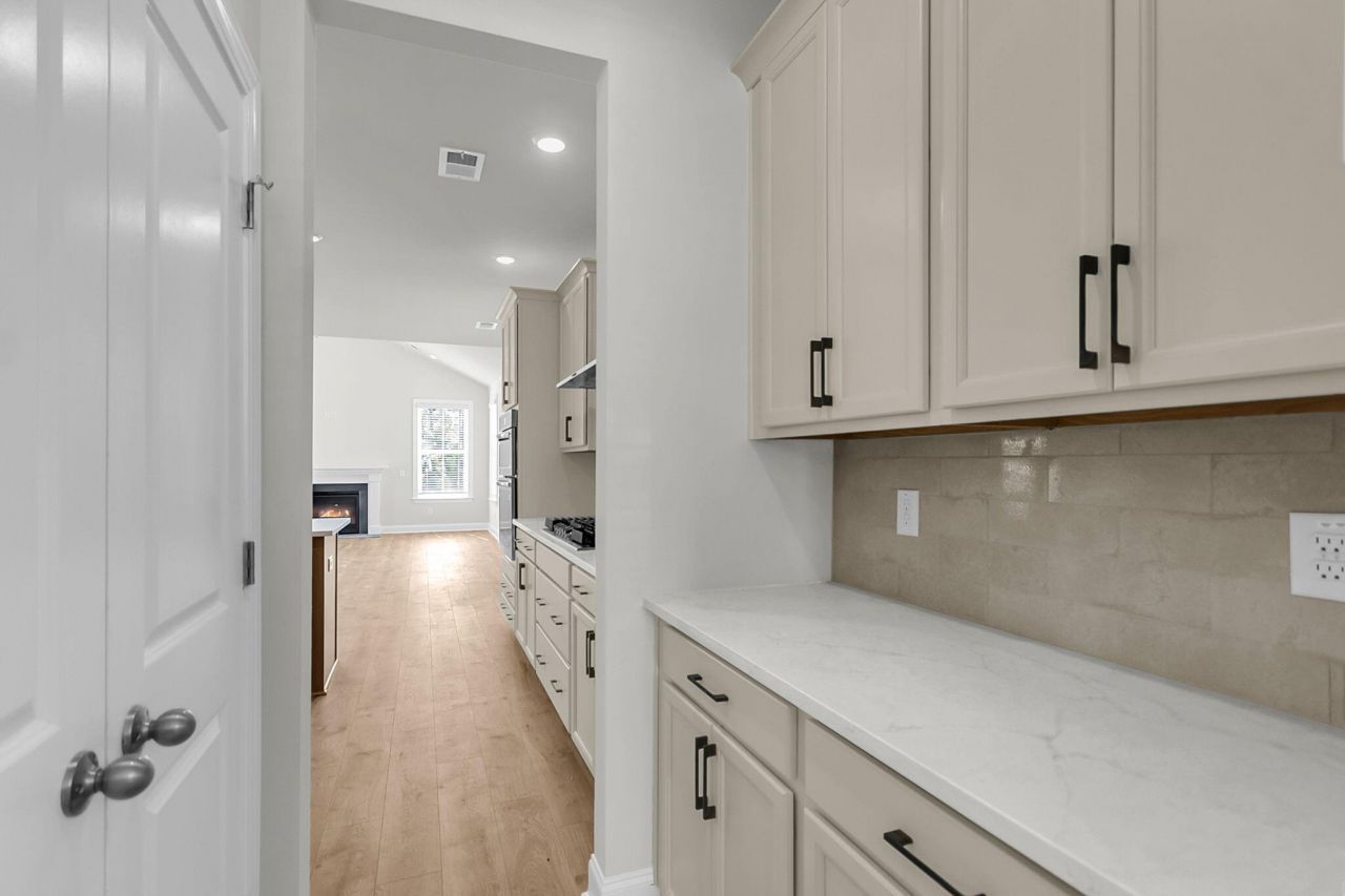 768 Maynard Lane Photo 9