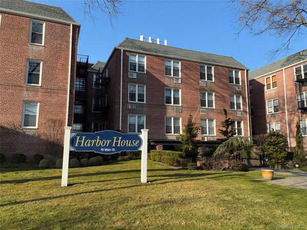 16 Main Street , Unit 2Y, East Rockaway, NY 11518