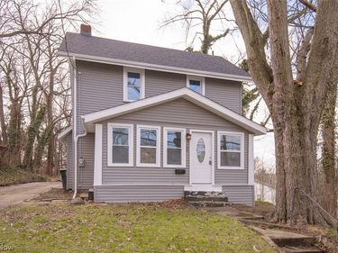 1184 Niagara Avenue, Akron, OH 44305