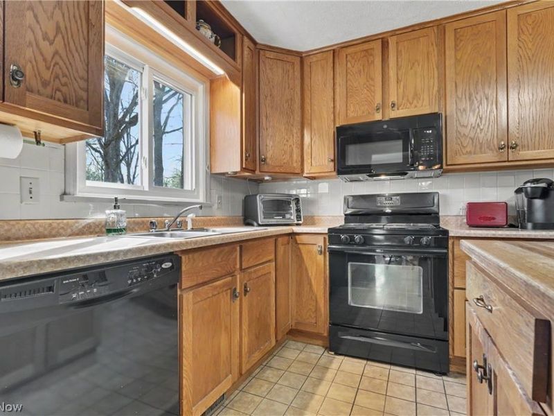 4765 Warwick Drive S, Canfield, OH 44406 Photo 9