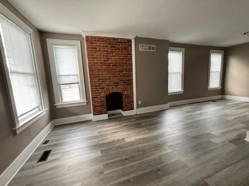 880 E Whittier Street , Columbus, OH 43206 Photo 3