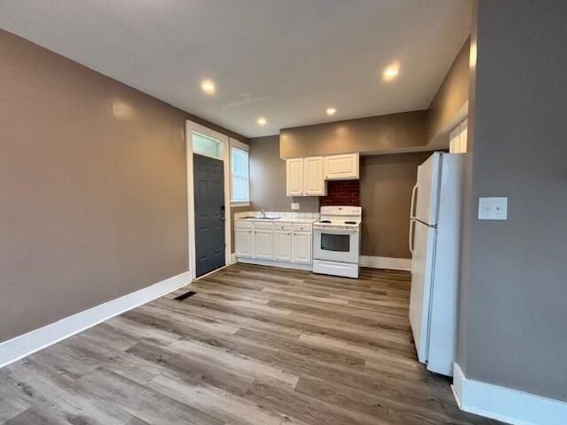 880 E Whittier Street , Columbus, OH 43206 Photo 5