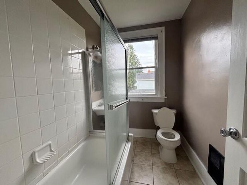 880 E Whittier Street , Columbus, OH 43206 Photo 7