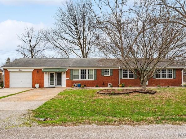 12 Saint James Avenue , Swansea, IL 62226