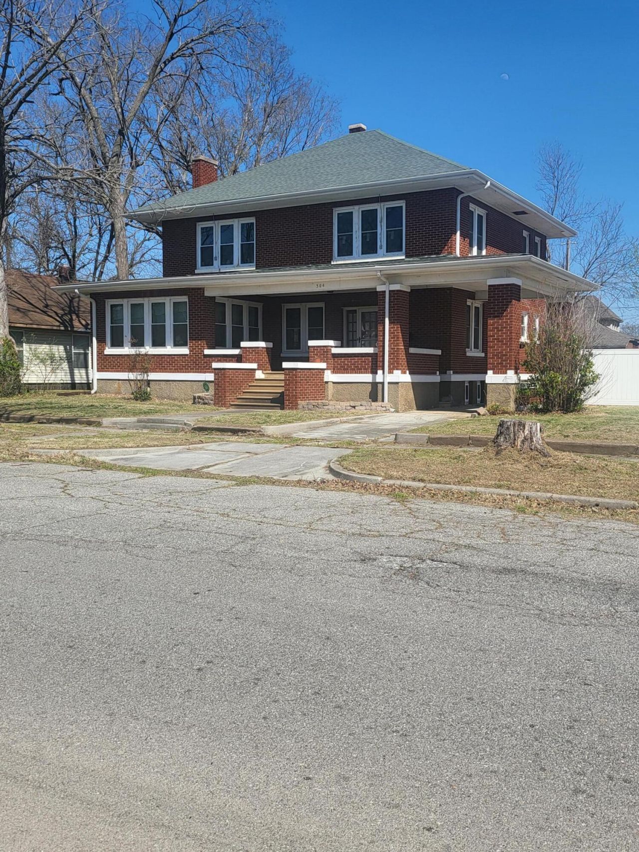 304 B Street Nw, Miami, OK 74354 Main Photo