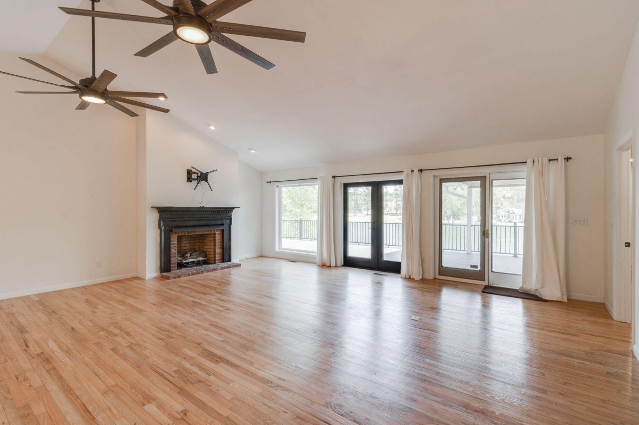 370 Chapel Creek Drive Photo 18