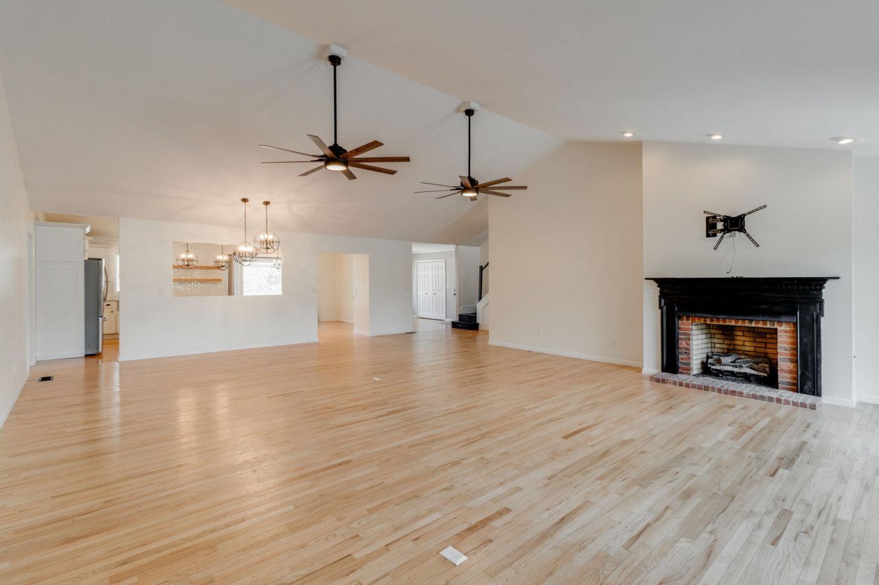 370 Chapel Creek Drive Photo 19