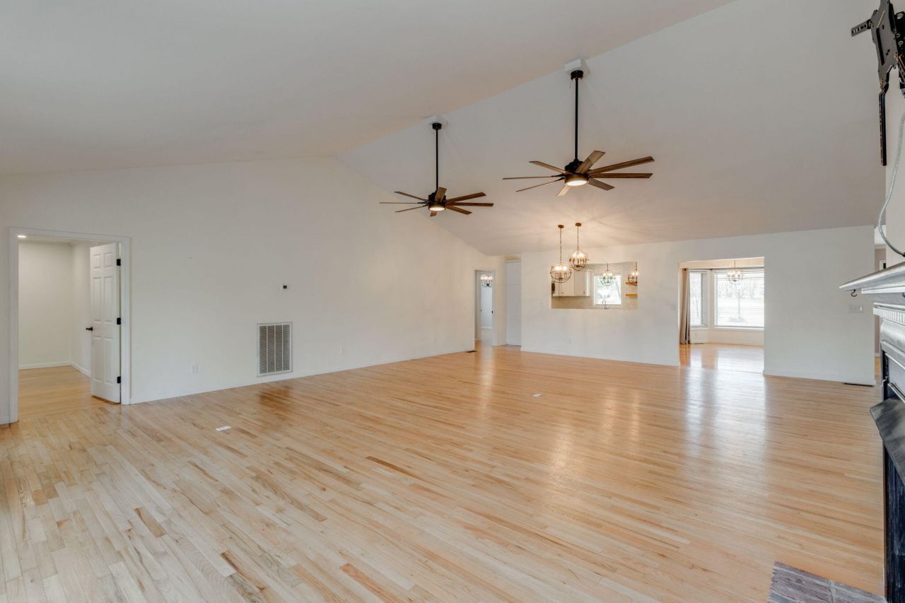 370 Chapel Creek Drive Photo 20