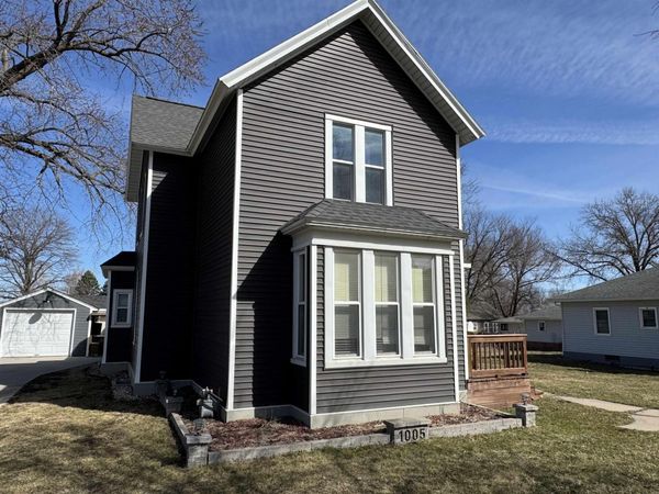 1005 G Avenue, Grundy Center, IA 50638