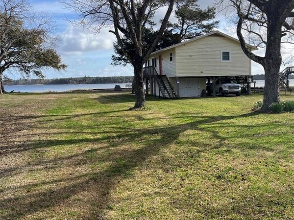 197 S River Drive, Beaufort, NC 28516