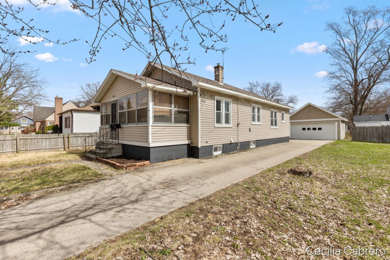 2304 Camden Avenue Sw, Wyoming, MI 49519 Main Photo