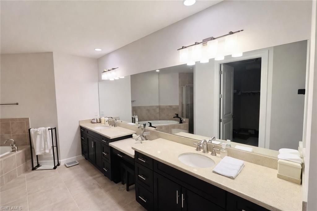 2547 Marquesa Royale Ln, Unit 3-201, Naples, FL 34109 Photo