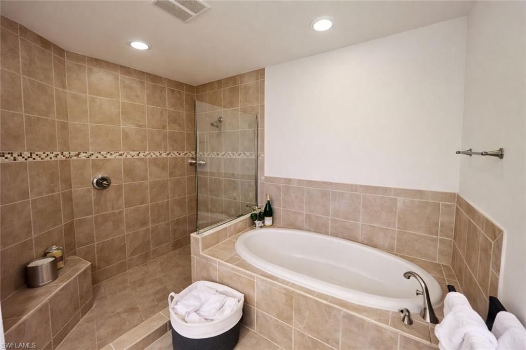 2547 Marquesa Royale Ln, Unit 3-201, Naples, FL 34109 Photo