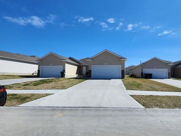 17069 Nicholas Street, Omaha, NE 68118