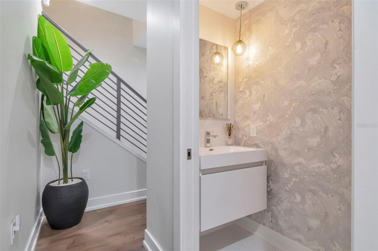 536 4th Avenue S, Unit 2, Saint Petersburg, FL 33701 Photo