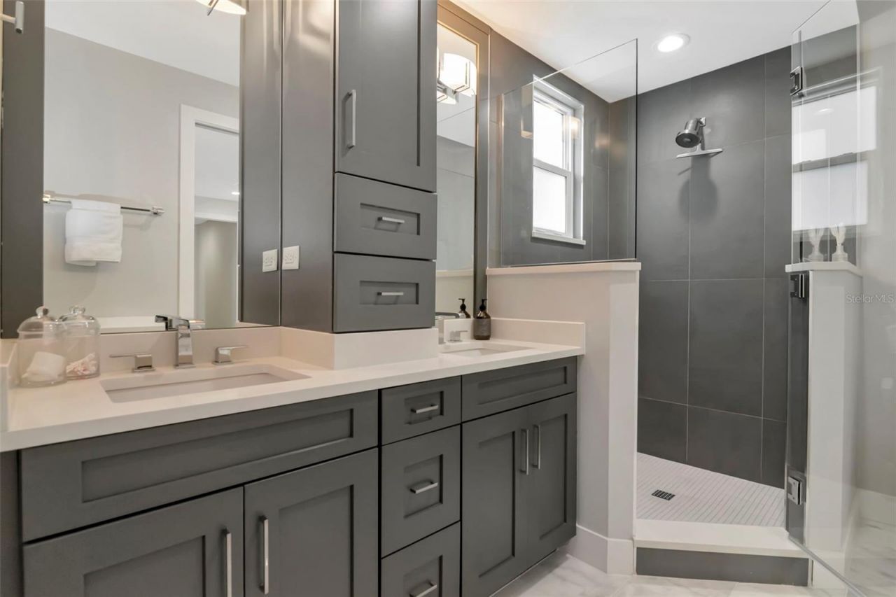 536 4th Avenue S, Unit 2, Saint Petersburg, FL 33701 Photo