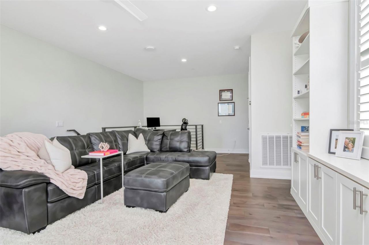 536 4th Avenue S, Unit 2, Saint Petersburg, FL 33701 Photo