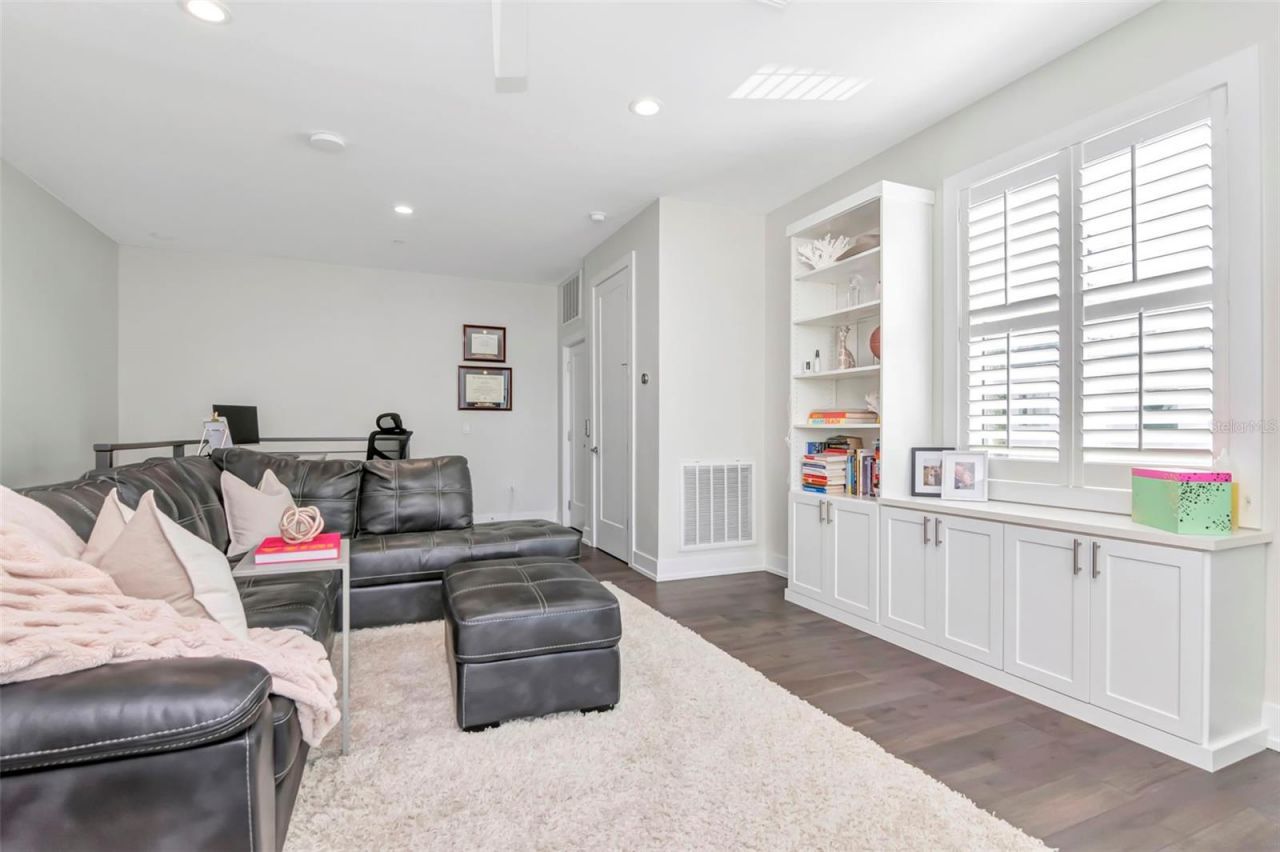 536 4th Avenue S, Unit 2, Saint Petersburg, FL 33701 Photo