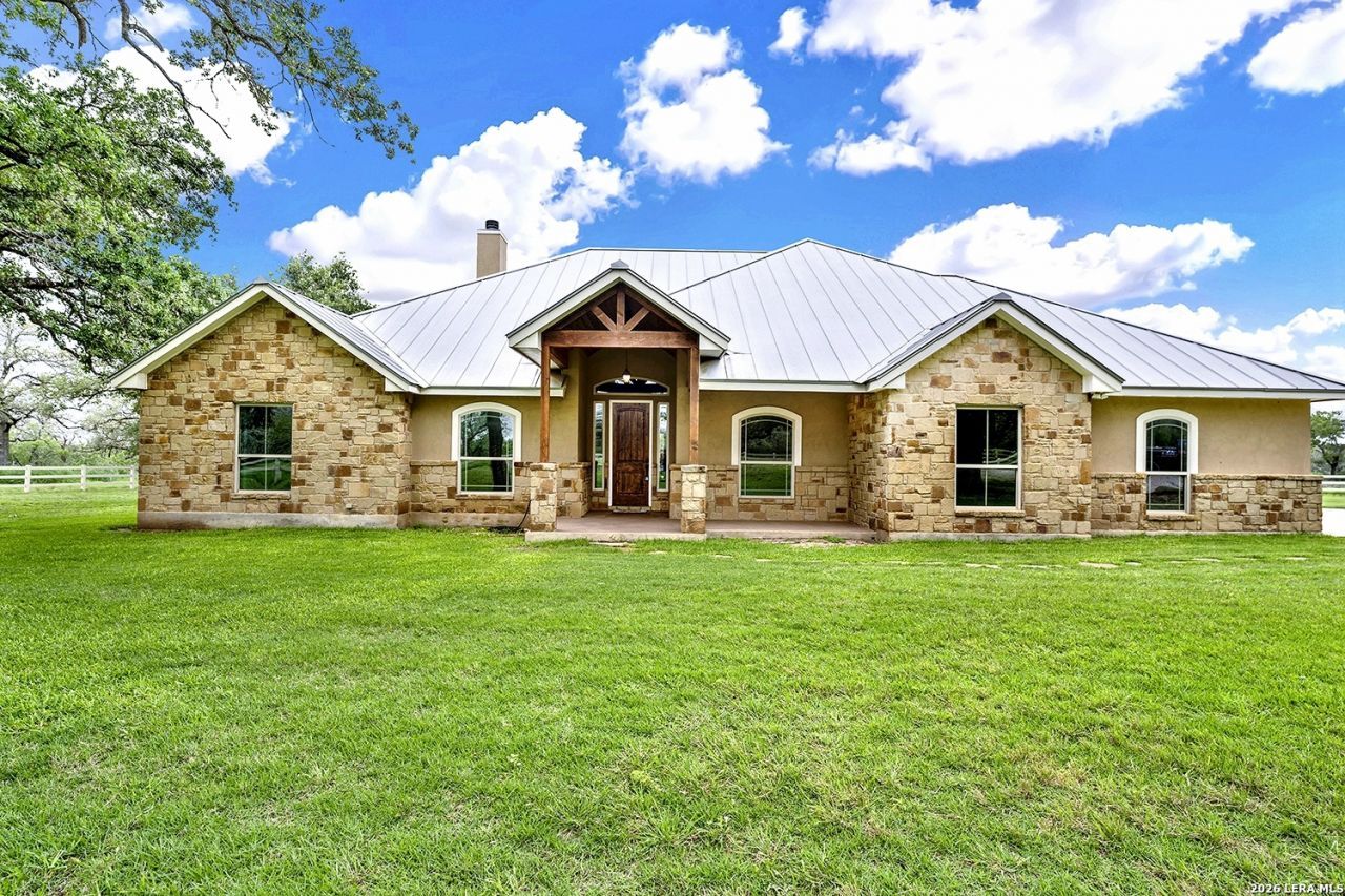 1224 Fm 3432, La Vernia, TX 78101 Main Photo