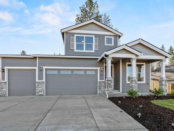 1135 Pumpkin Ridge Drive, Unit 319, Eagle Point, OR 97524