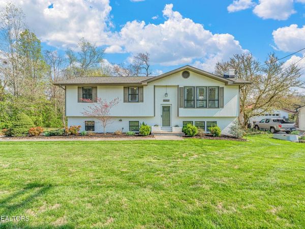 7634 Luscombe Drive, Knoxville, TN 37919