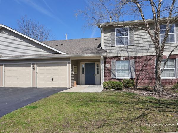 1244 N Red Oak Circle, Unit 3, Round Lake Beach, IL 60073