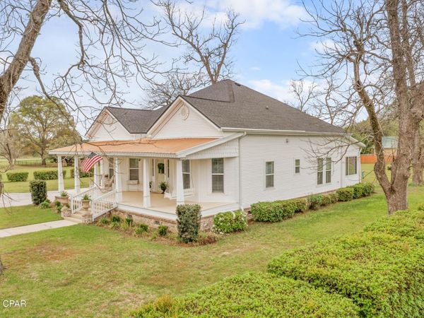 5349 10th Street , Malone, FL 32445