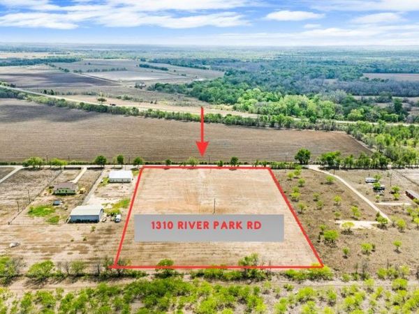 1310 River Park RD, Luling, TX 78648