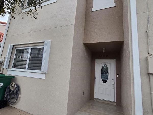 12610 NW 11th Ter , Miami, FL 33182