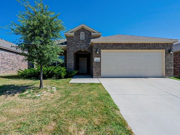 312 Emerald Creek Drive, Fort Worth, TX 76131