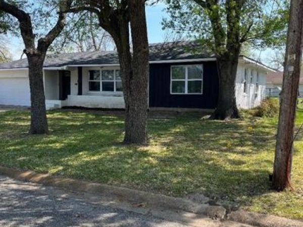 1204 Park Avenue, Bonham, TX 75418