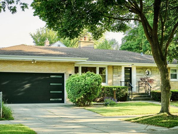 4555 Cleveland Street , Skokie, IL 60076