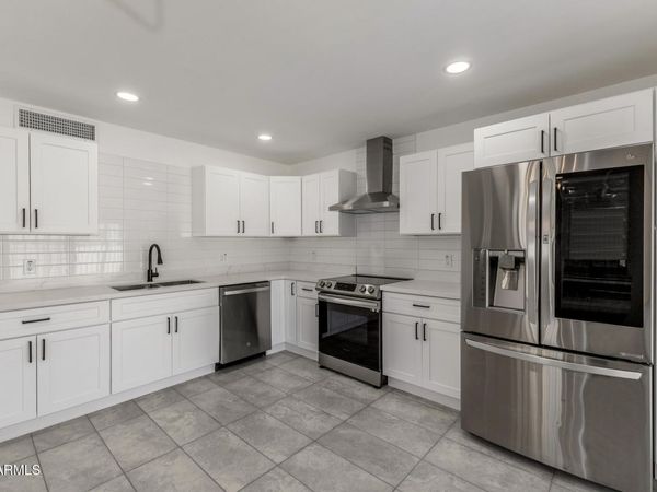 4620 E SOUTHERN Avenue, Phoenix, AZ 85042