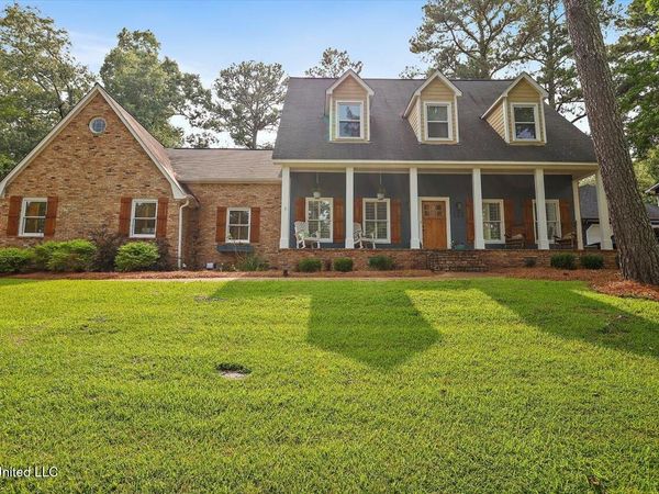 121 Countrywood Circle, Clinton, MS 39056