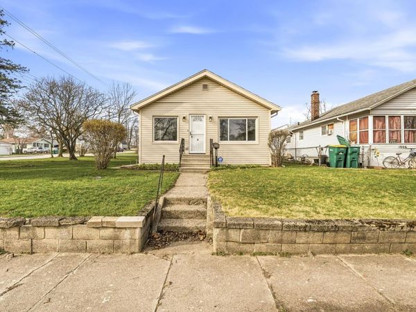 1002 E Broadway Street, Mishawaka, IN 46545