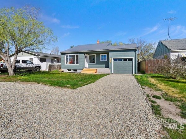 107 E Montana Ave, Homedale, ID 83628