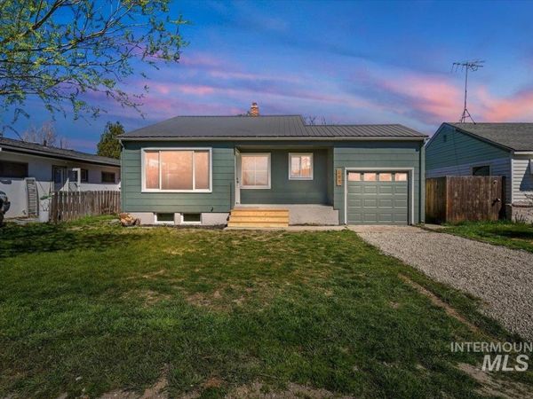 107 E Montana Ave, Homedale, ID 83628